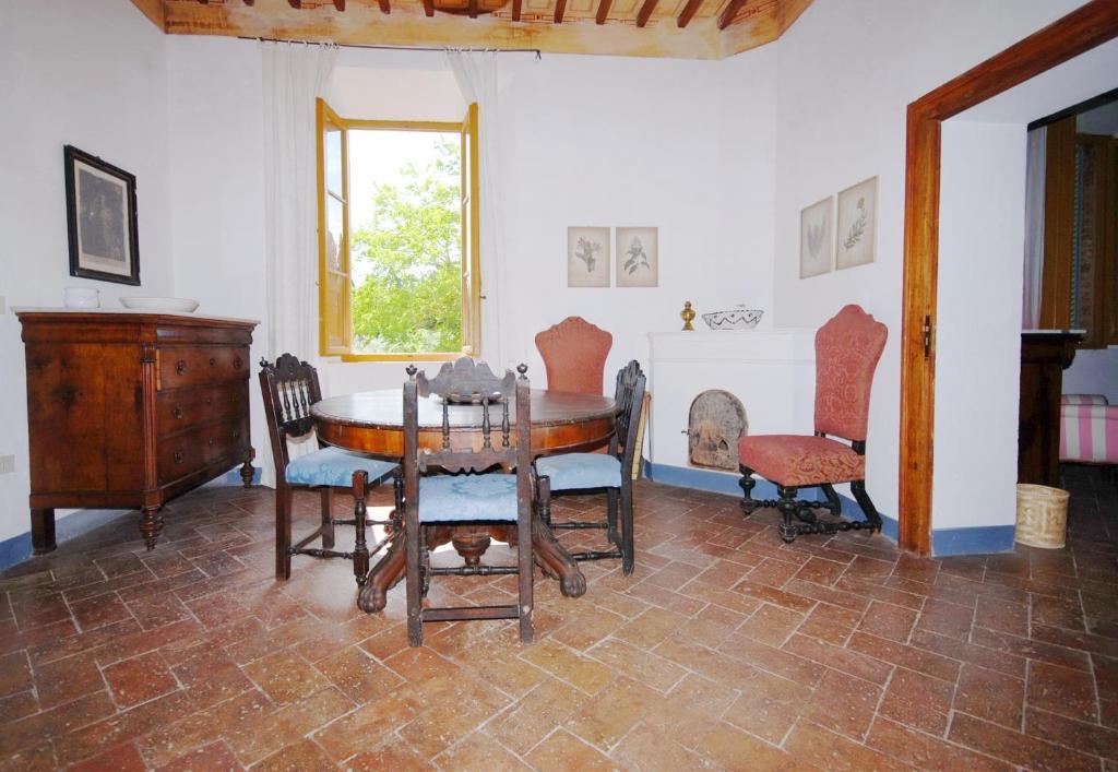 Affittacamere Castello di Grotti Corsano  Camera foto